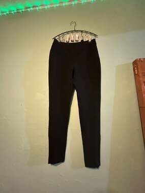 Chico's Juliet Slim Zip-Ankle Leggings in Black